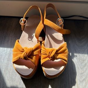 UGG Orange Suede Trisha Platform Espadrille Sandal Chunky 70's Boho Vibe US 6.5
